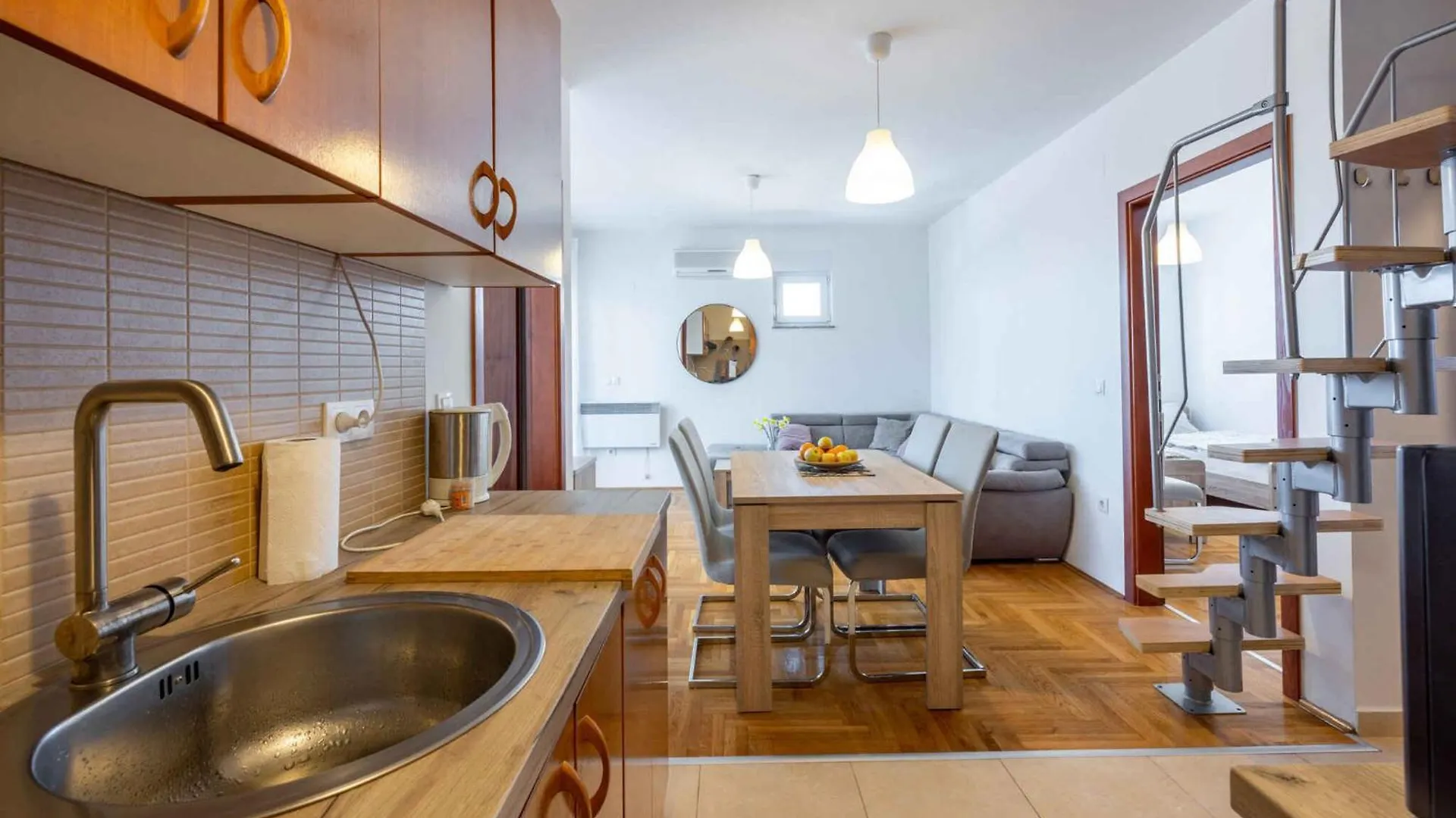 Apartment In Jadranovo 45042