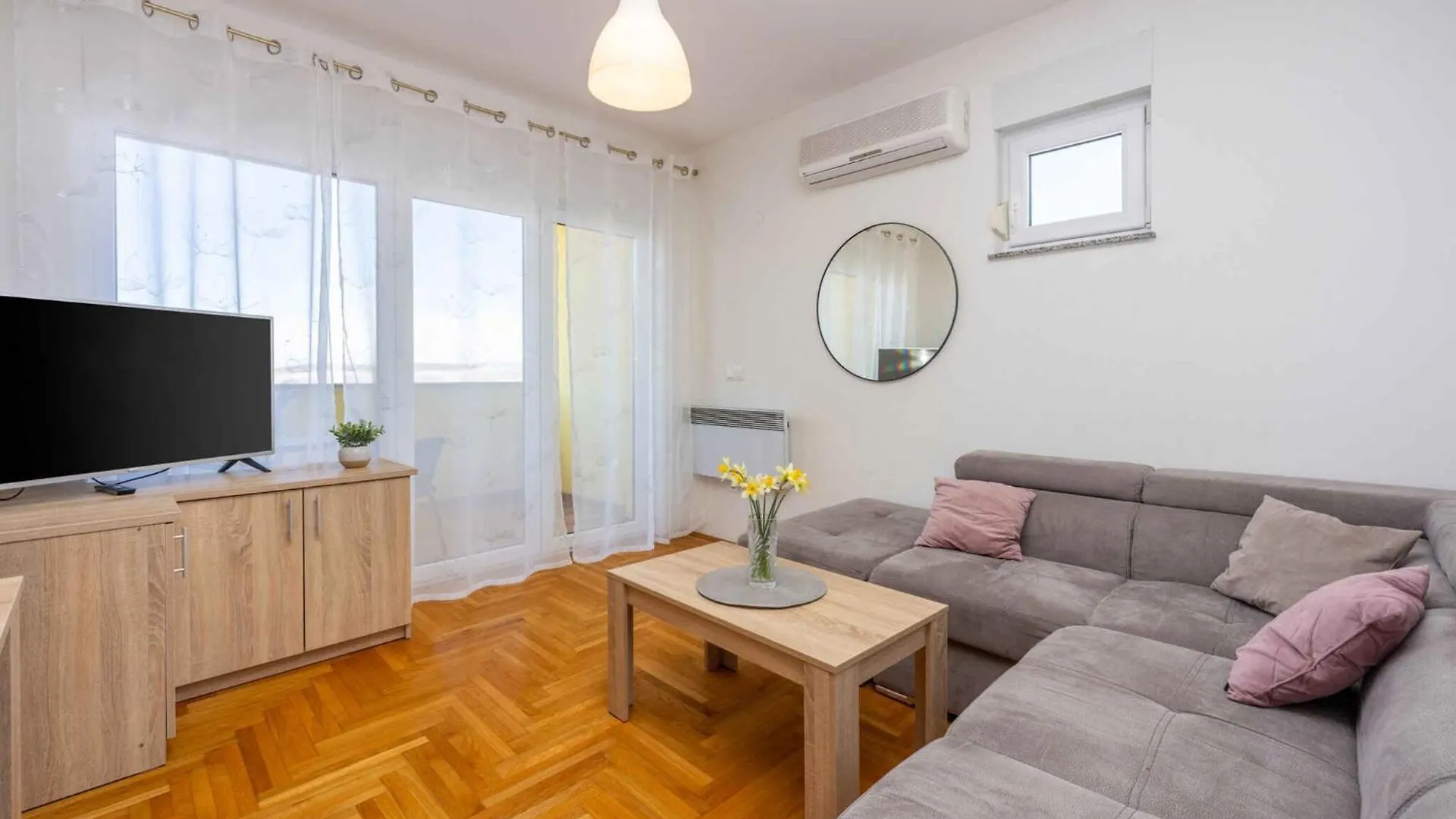 Apartment In Jadranovo 45042